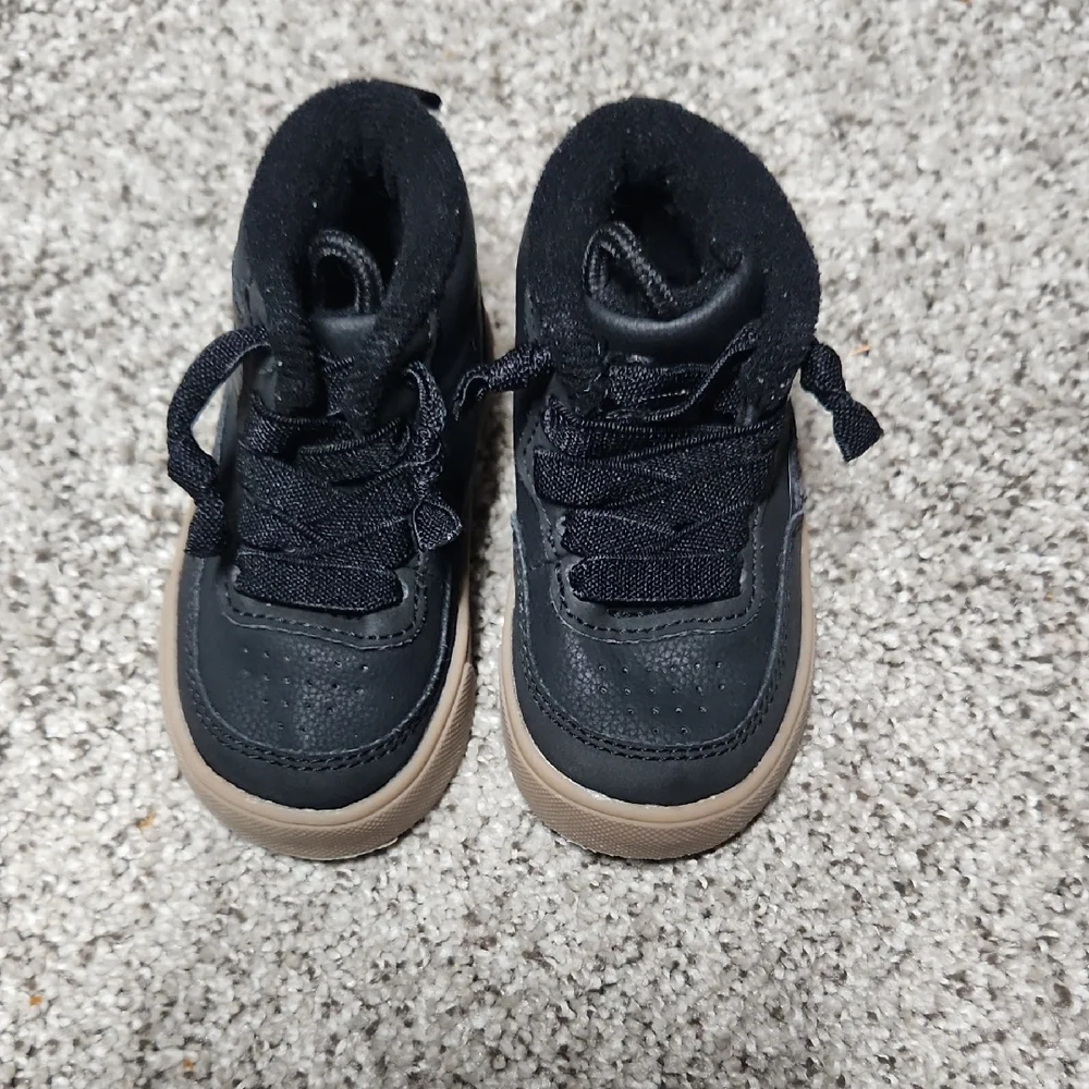 OshKosh B'Gosh Hi Tops Size 4